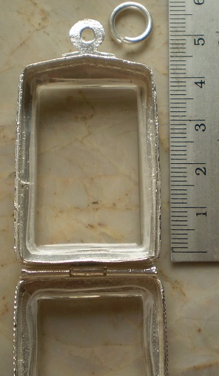 ตลับเงินลงยา ข้างไ่ข่เปลา   ใส่พระสมเด็จ   เคาะเดียว 