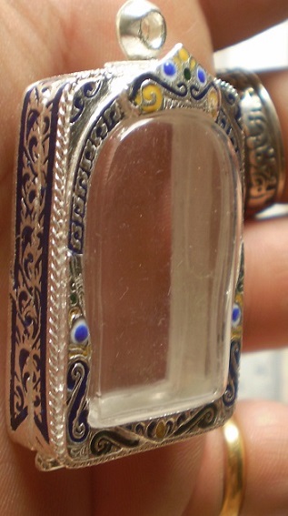 ตลับเงินลงยา ข้างไ่ข่เปลา   ใส่พระสมเด็จ   เคาะเดียว 