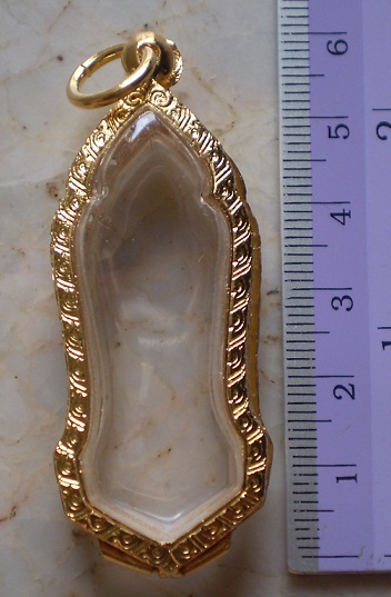 ตลับเงินแกะลาย ล้อมเพชร ชุบทองแท้  ใส่เหรียญปางลีลา 25 ศตรวรรษ เคาะเดียว 