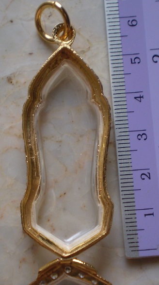 ตลับเงินแกะลาย ล้อมเพชร ชุบทองแท้  ใส่เหรียญปางลีลา 25 ศตรวรรษ เคาะเดียว 