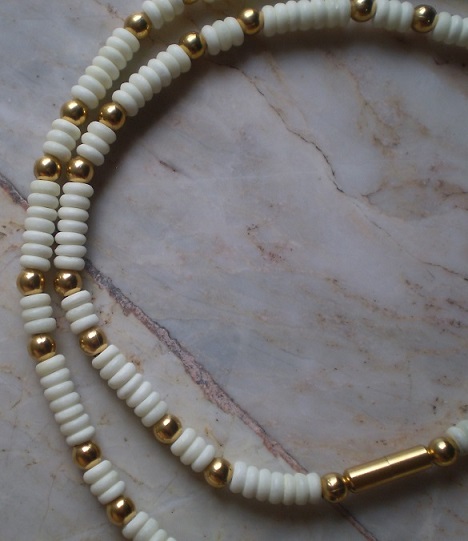 สร้อยกระดูกช้าง  บวกเม็ดทองแสตนเลส งานเลเซอร์  หัวุขุนไม้งงิ้วดำ  เคาะเดียว 