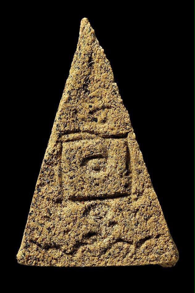 พระนางพญาเนื้อผงญาณวิลาศ หลวงพ่อแดง วัดเขาบันไดอิฐ เนื้อสีเหลือง ปี2513 จ.เพชรบุรี สวยเดิมครับ