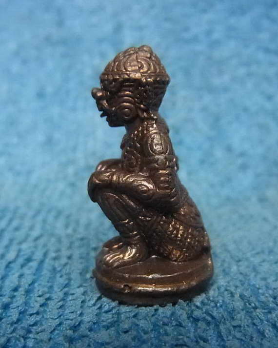 หนุมานรุ่นแรก หลวงพ่อสิน เนื้อทองเหลืองรมดำ หมายเลข ๙๖ สวยๆ