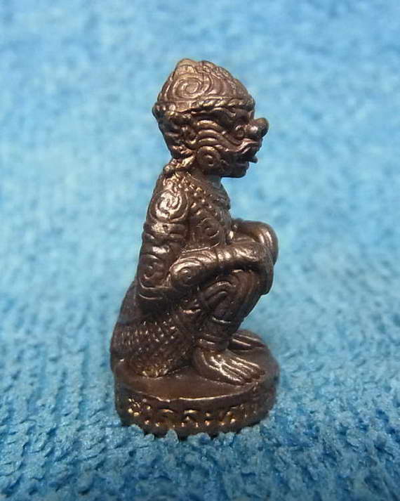 หนุมานรุ่นแรก หลวงพ่อสิน เนื้อทองเหลืองรมดำ หมายเลข ๙๖ สวยๆ