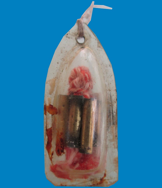 รูปถ่ายหลังตะกรุด หลวงพ่อมุม วัดปราสาทเยอร์ในเลี่ยมพลาสติกกันน้ำ สวยๆครับ 120.บาทครับ