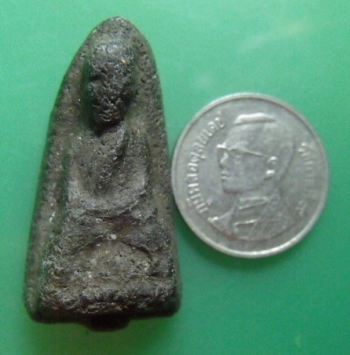 **วัดใจ**หลวงปู่ทวดเนื้อว่าน พิมพ์กลางชลูด หลังโรยแร่ เก่าไม่ทราบที่**สวยๆ เชิญชมครับ