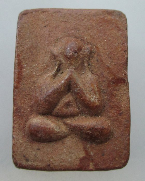 พระปิดตาเนื้อผงไม่ทราบที่ครับ