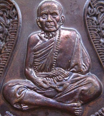 เหรียญหลวงปู่หมุน นิรันตรายเหนือดวง"รุ่นหัวใจเศรษฐี เนื้อทองแดง(สร้าง6000เหรียญ)หมายเลข5228พร้อมกล่อ