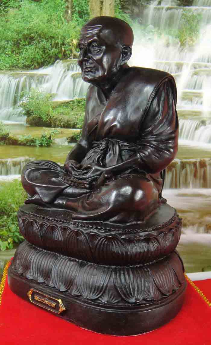 ***พระบูชาหลวงพ่อทวด วัดช้างไห้ เนื้อเรซิ่นผสมแร่เหล็กน้ำพี้ หน้าตัก 5 นิ้ว ความสูง 8 นิ้ว สวยงามมาก