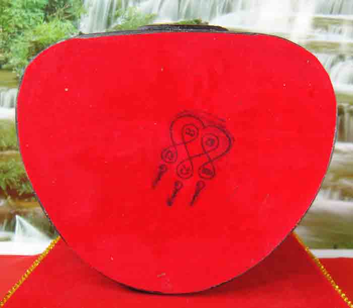 ***พระบูชาหลวงพ่อทวด วัดช้างไห้ เนื้อเรซิ่นผสมแร่เหล็กน้ำพี้ หน้าตัก 5 นิ้ว ความสูง 8 นิ้ว สวยงามมาก