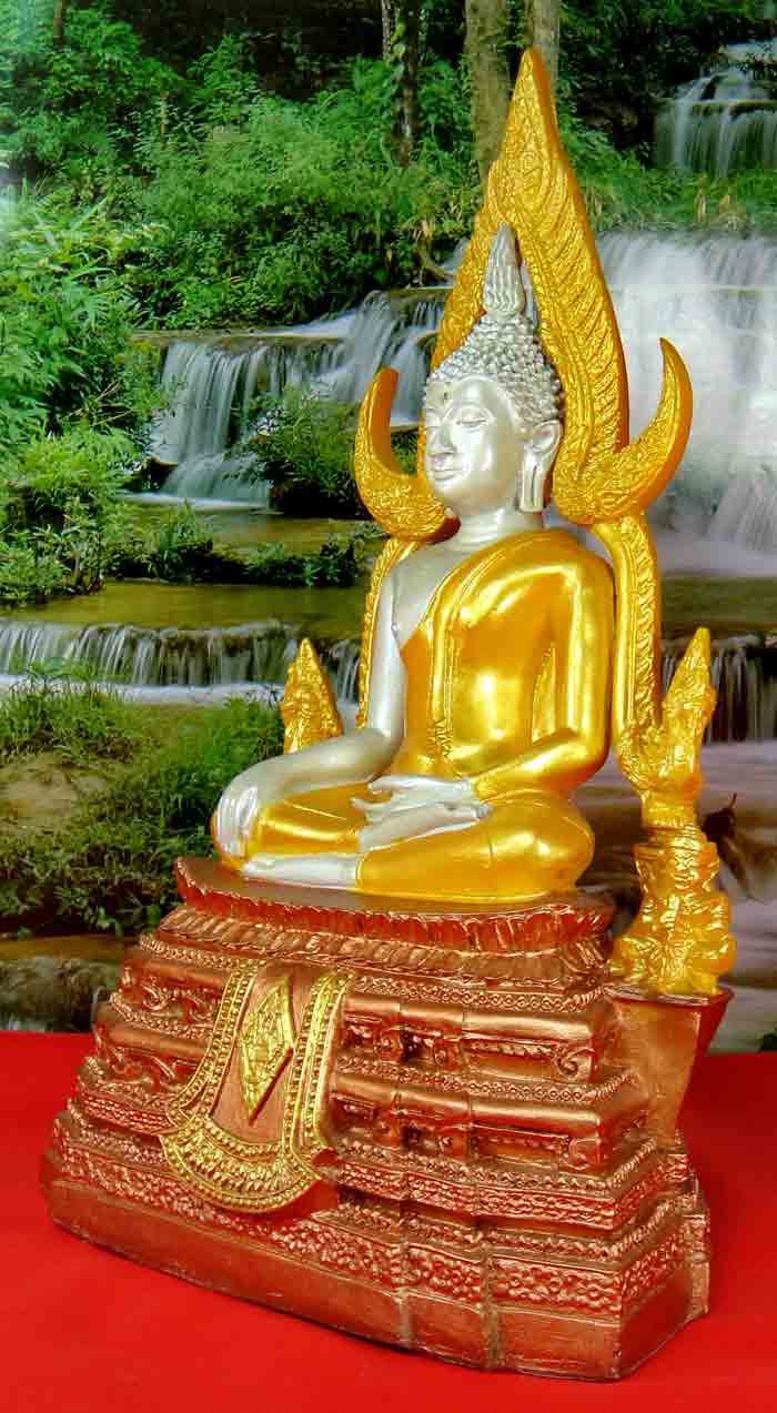 พระพุทธชินราช เนื้อเรซิ่นสีสามกษัตริย์ พุทธลักษณะสวยงามมากค่ะ ขนาดหน้าตัก 5 นิ้ว ความสูง 12 นิ้ว ฐาน