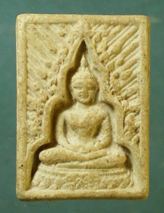 พระแก้วมรกต หลังอิสวาสุ ชุดพระแก้วมรกตรัตนฤทธิ์ คุณสุธันย์ สุนทรเสวี จัดสร้าง