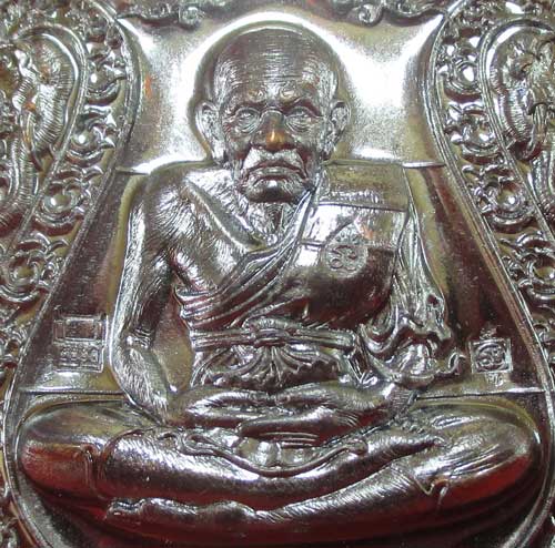 เหรียญหลวงปู่ทวด รุ่น อรหันต์กายเทพ วัดหนองเอี่ยวใน สระบุรี 2556 เนื้อทองเเดงรมดำ หมายเลข 80