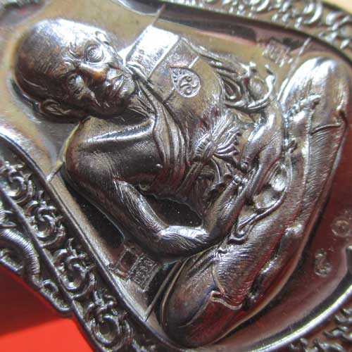 เหรียญหลวงปู่ทวด รุ่น อรหันต์กายเทพ วัดหนองเอี่ยวใน สระบุรี 2556 เนื้อทองเเดงรมดำ หมายเลข 80