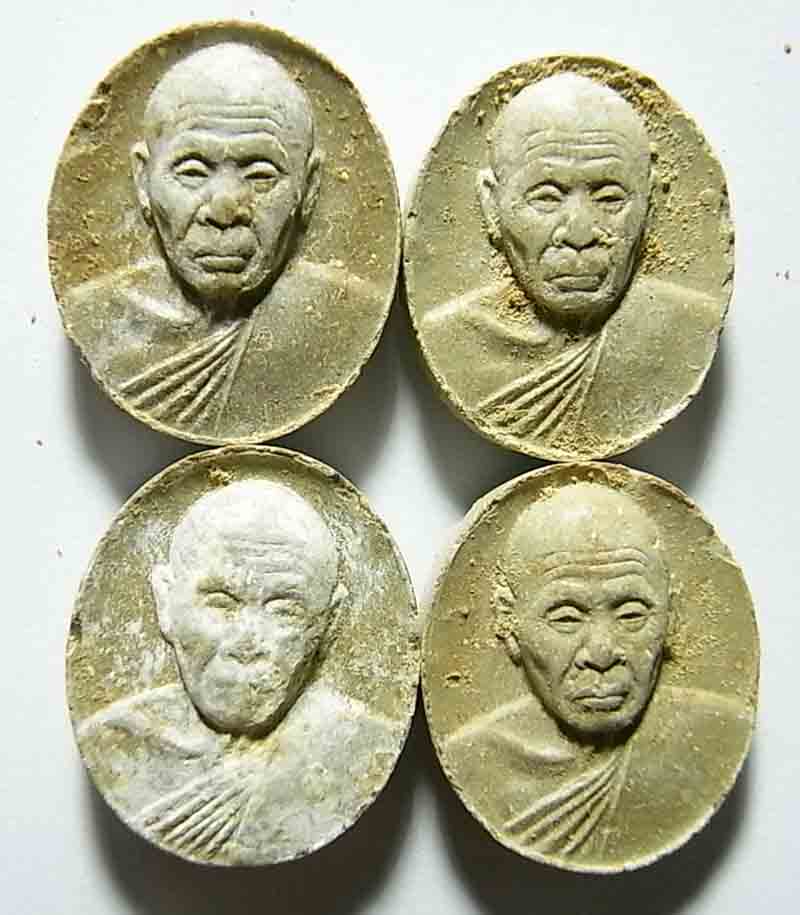  4 องค์  250 บาท พระผงเม็ดกระดุม หลวงปู่แผ้ว ออกวัดกำแพงแสน จ.นครปฐม ** 9