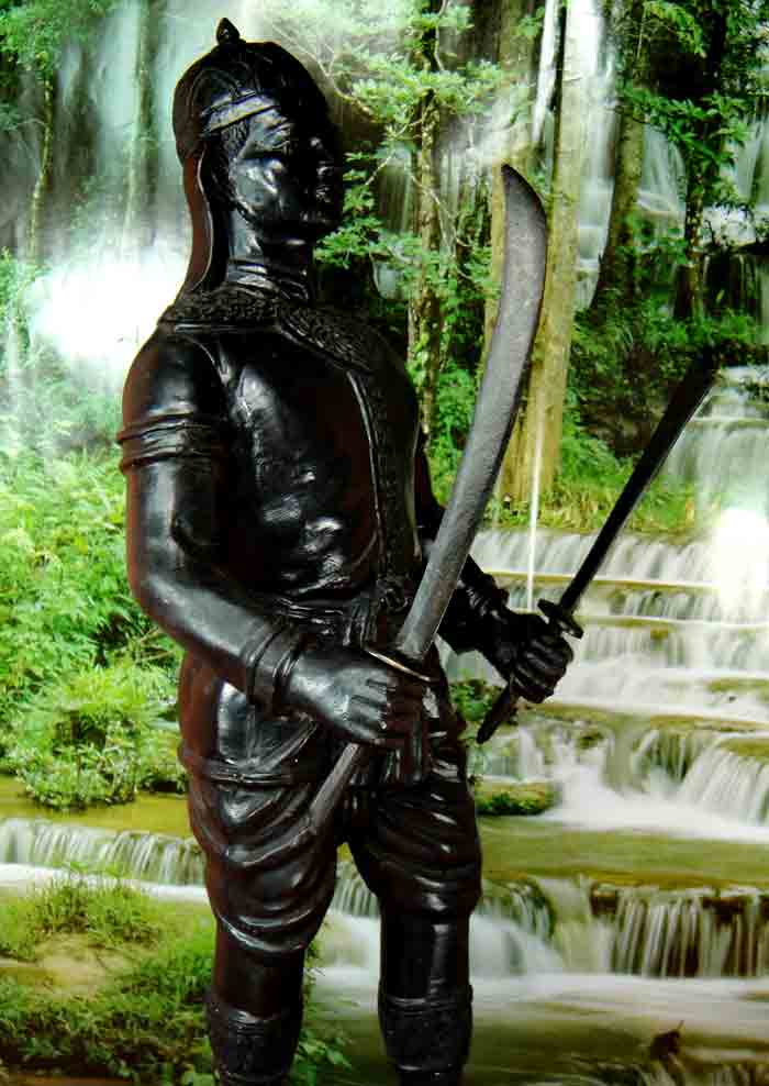 พระยาพิชัยดาบหัก ขนาดบูชาสูง12 นิ้ว เนื้อโลหะผสมรมดำ เมืองอุตรดิตถ์พิธีใหญ่สภาพพระสวยเดิมน่าบูชามาก 