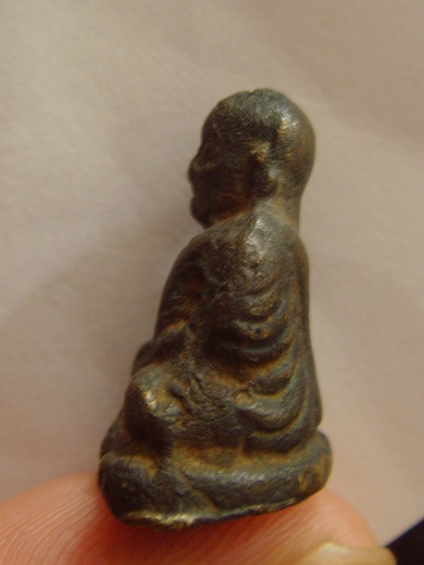 หลวงพ่อเงินขี้ตา3 ชาย กรุวัดใหม่คำวัน พิมพ์กลาง พระดูง่าย