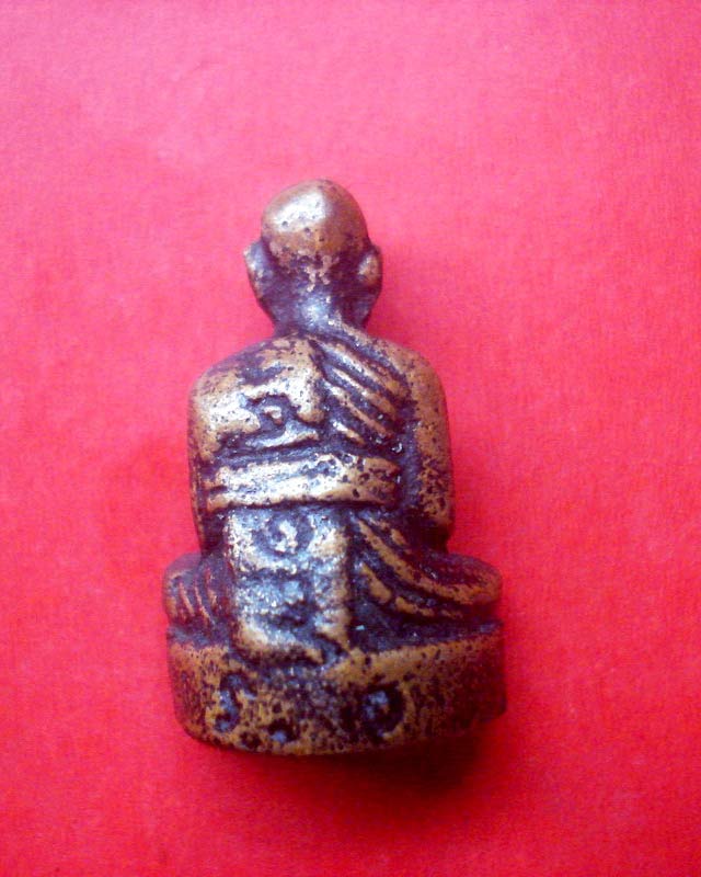 พระรูปเหมือน หล่อโบราณรุ่นแรก  หลวงปู่เม้า พลวิริโย วัดสี่เหลี่ยม จ.บุรีรัมย์ ปี 2517