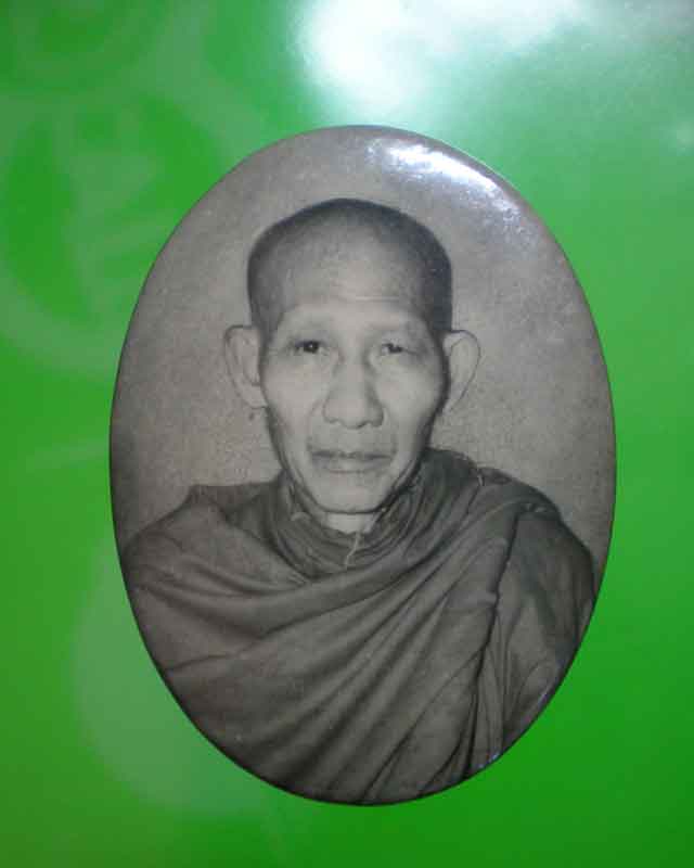 ล็อกเก็ตหลวงพ่อเกษม เขมโก หลังเงิน มงคลเกษม81 สวยเดิม