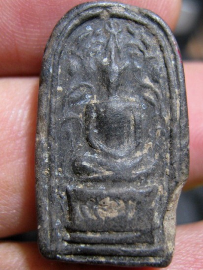 พระซุ้มเถาวัลย์ กรุวัดชนะสงคราม เนื้อดิน กรุงเทพฯ