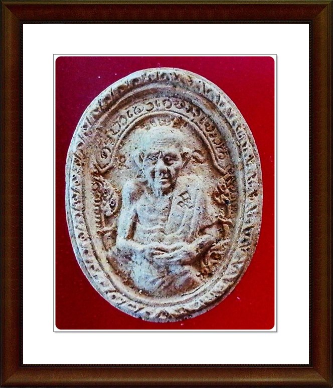 ครูบาเจ้าเกษม เขมโก หลังครูบาศรีวิชัย วัดพันอ้น