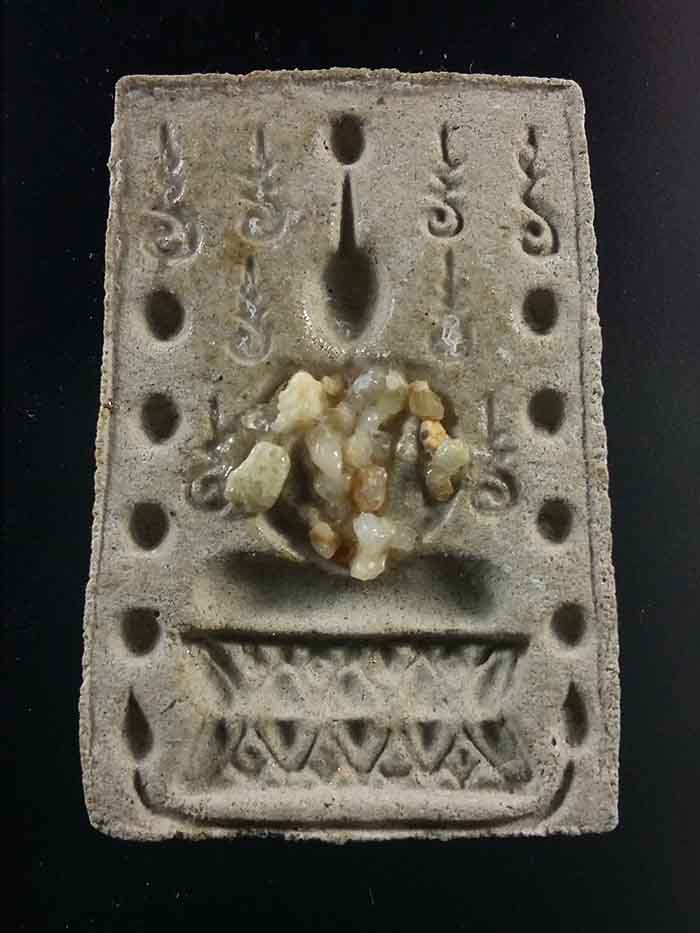 พระสมเด็จคู่ชีวิตล้างอาถรรพ์ เนื้อผงสีเทาเข้ม ด้านหน้าฝังเพรชหน้าทั่งด้านหลังโรยพระธาตุที่เหลือ  (8)