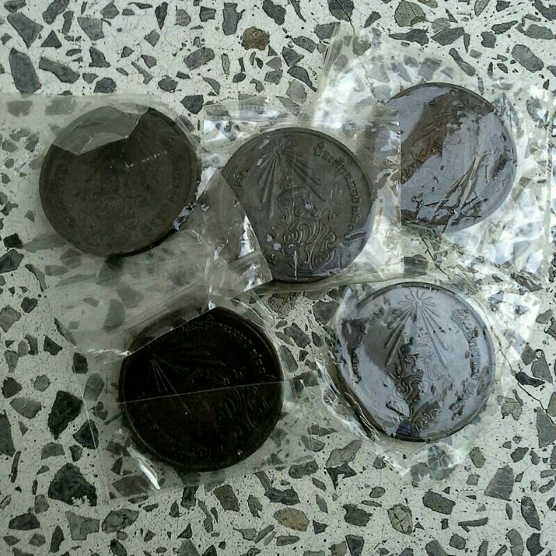 เหรียญลายสือไทย หลวงพ่อเกษม สวยเดิมในซองวัด 5เหรียญ  