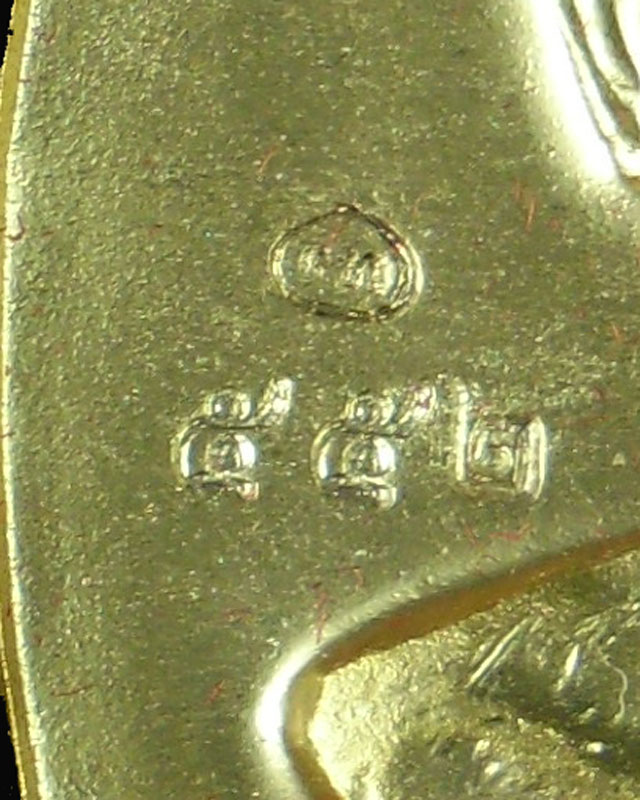 เหรียญรูปไข่ครึ่งองค์ หลวงปู่พา วัดบัวระรมย์ รุ่นเจริญพร ๘๘ เนื้อทองแดงกะไหล่ทองตอกโค้ดเลข๕๕๒ปี๕๘(๙)