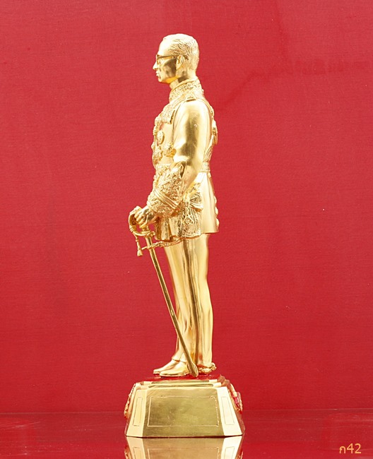 พระบรมรูปในหลวงรัชการที่ 9 ปี 2539 พิธีวัดพระแก้วเพื่อสร้างโรงพยาบาลราชพิพัฒน์...../111