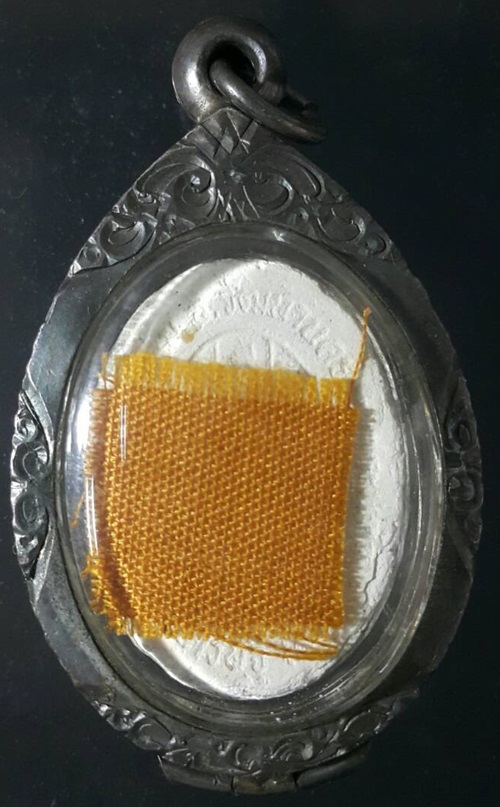 พระผงรูปเหมือนหลังยันต์ดวงเศรษฐี หลวงปู่หมุน ฐิตสีโล รุ่นดวงเศรษฐี เสาร์ 5 ปี 2543