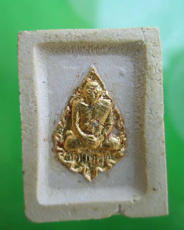พระผงคำข้าวรุ่นแรก หลวงพ่อฤาษีลิงดำ วัดท่าซุง สวยครับ