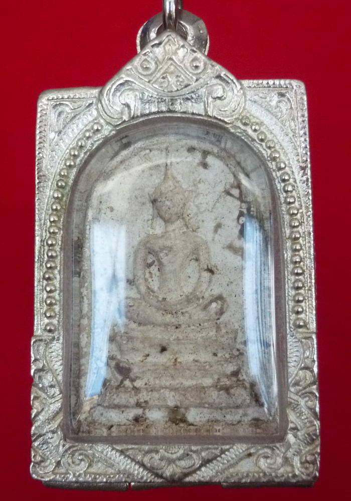 พระสมเด็จพิมพ์ใหญ่ เนื้อผงผสมมวลสารเก่า หลวงพ่อกวย วัดโฆสิตาราม จ.ชัยนาท อธิษฐานจิตปลุกเสก 