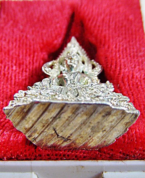 พระพุทธชินราช กะไหล่เงินออกโดย ส.ท.พล.ปี 2551 พร้อมกล่องเดิม