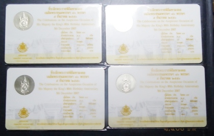 เหรียญเงิน 4เหรียญ การ์ดบรรจะเหรียญในหลวง ร.9 เฉลิมพระชนมพรรษา80พรรษา 5ธันวา50 เคาะแรกแดงครับ