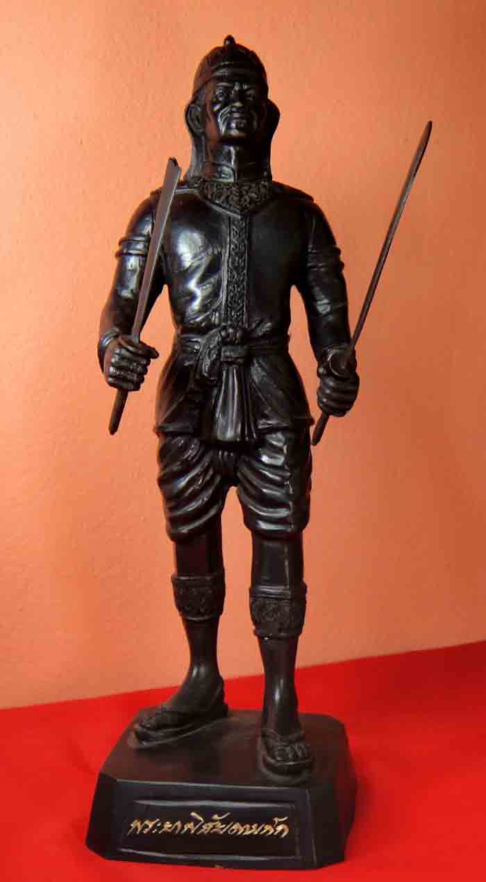 พระยาพิชัยดาบหัก ขนาดบูชา ความสูง12 นิ้ว ฐาน 4 นิ้ว เนื้อโลหะผสมรมดำ เมืองอุตรดิตถ์ สภาพพระสวยเดิมน่