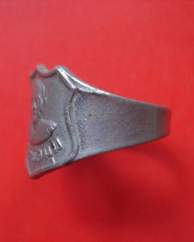 แหวนหลวงพ่อมุม วัดปราสาทเยอร์ ศรีสะเกษ