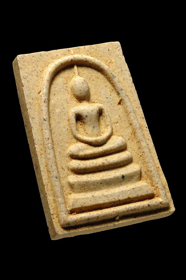 พระสมเด็จวัดระฆังฯรุ่น 214 ปีเกิด ปี2545 (พิมพ์ใหญ่ทรงนิยม) "เกศเอียงทะลุซุ้ม " สวยคลาสสิค+กล่องเดิม