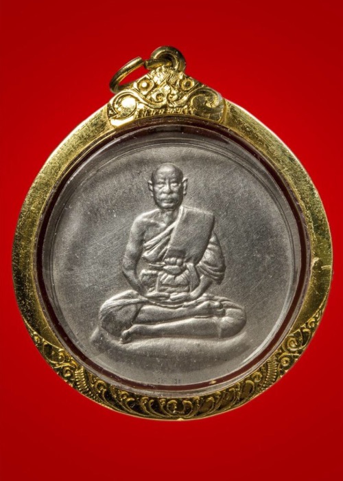 เหรียญจิกโก๋เล็กปี06เลี่ยมทอง (นิยม)สวยๆ