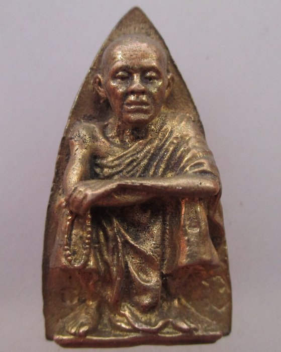 เหรียญหล่อเตารีดหลวงพ่อคูณ วัดบ้านไร่