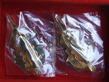 @@""วัดใจ""@@ @@ สวย ซองเดิมๆ @@ แหนบ ล.พ.โสธร กะไหล่ทองลงยาสีน้ำเงิน-ขาว สภาพสวย ซองเดิม