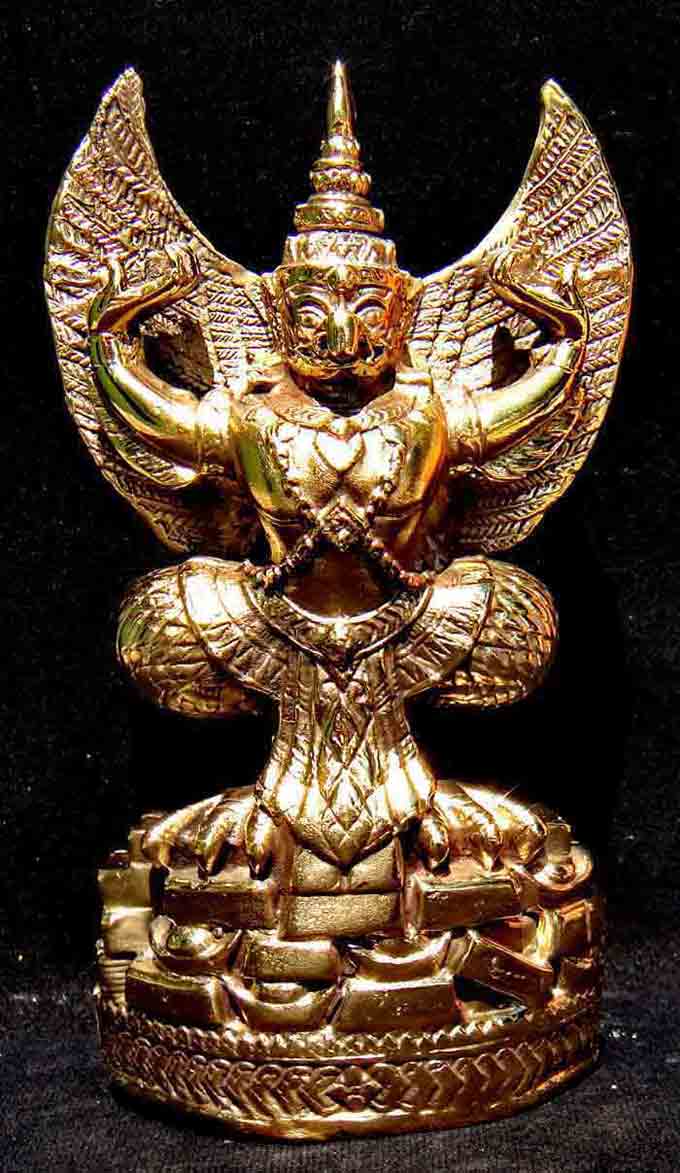 ***พญาครุฑเหยียบเงินทอง เนื้อทองเหลือง อำนาจบารมีความมั่งคั่งร่ำรวยเงินทอง  ขนาดความสูง 6 นิ้ว ฐาน 3