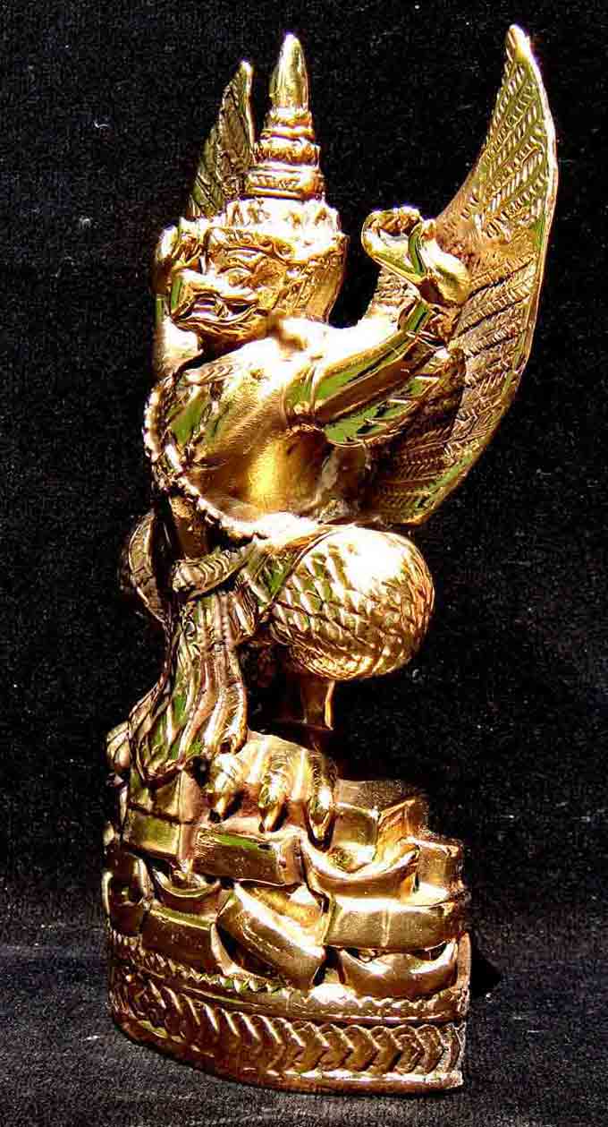 ***พญาครุฑเหยียบเงินทอง เนื้อทองเหลือง อำนาจบารมีความมั่งคั่งร่ำรวยเงินทอง  ขนาดความสูง 6 นิ้ว ฐาน 3