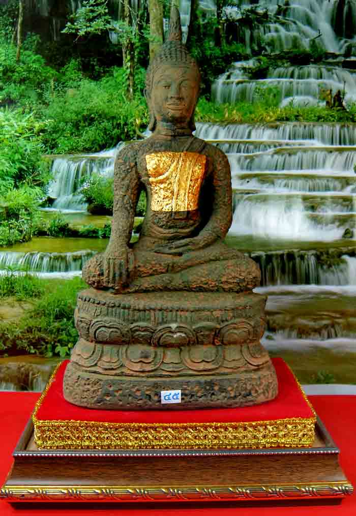 พระพุทธรูปศิลปะแบบสมัยอู่ทอง เนื้อเนื้อศิลาแลงหล่อ ขนาดหน้าตัก 5 นิ้ว งานฝีมือพุทธศิลป์ประณีตสวยงามม