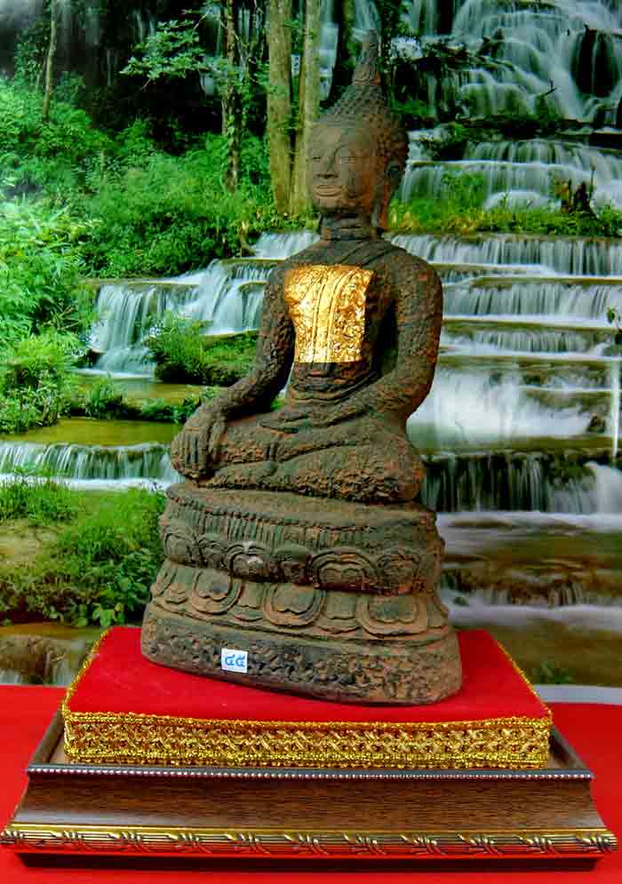 พระพุทธรูปศิลปะแบบสมัยอู่ทอง เนื้อเนื้อศิลาแลงหล่อ ขนาดหน้าตัก 5 นิ้ว งานฝีมือพุทธศิลป์ประณีตสวยงามม