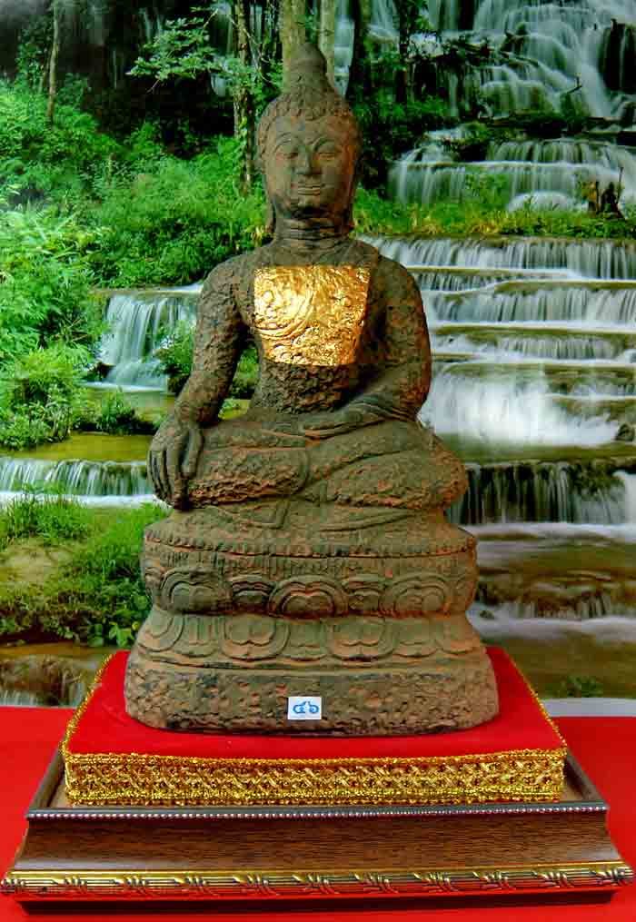 พระพุทธรูปศิลปะแบบสมัยเชียงแสน เนื้อเนื้อศิลาแลงหล่อ ขนาดหน้าตัก 5 นิ้ว งานฝีมือพุทธศิลป์ประณีตสวยงา