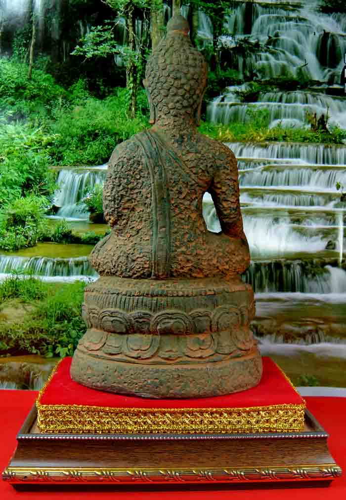 พระพุทธรูปศิลปะแบบสมัยเชียงแสน เนื้อเนื้อศิลาแลงหล่อ ขนาดหน้าตัก 5 นิ้ว งานฝีมือพุทธศิลป์ประณีตสวยงา