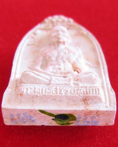 รูปเหมือนซุ้มระฆัง 2หน้า หลวงปู่ชื้น เนื้อดินเกาะยอ ปี46 ปั๊มยันต์ใต้ฐานฝังตะกรุด1ดอก..เคาะเดียวแดง.