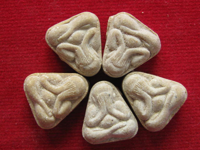 พระปิดตามหาลาภเขมโก "ปิดตาฟ้าลั่น" 5 องค์ ปี17