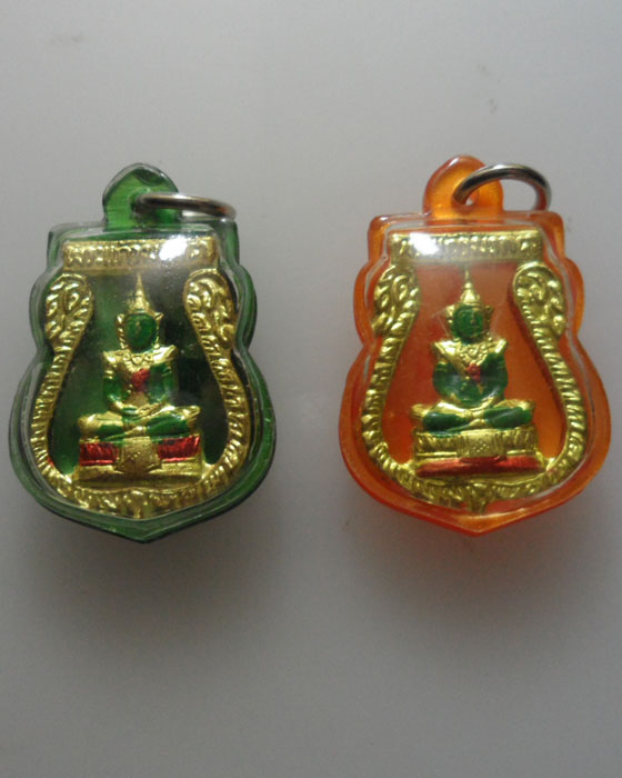 *** พระแก้วมรกต *** (สีประจำวันเกิด)