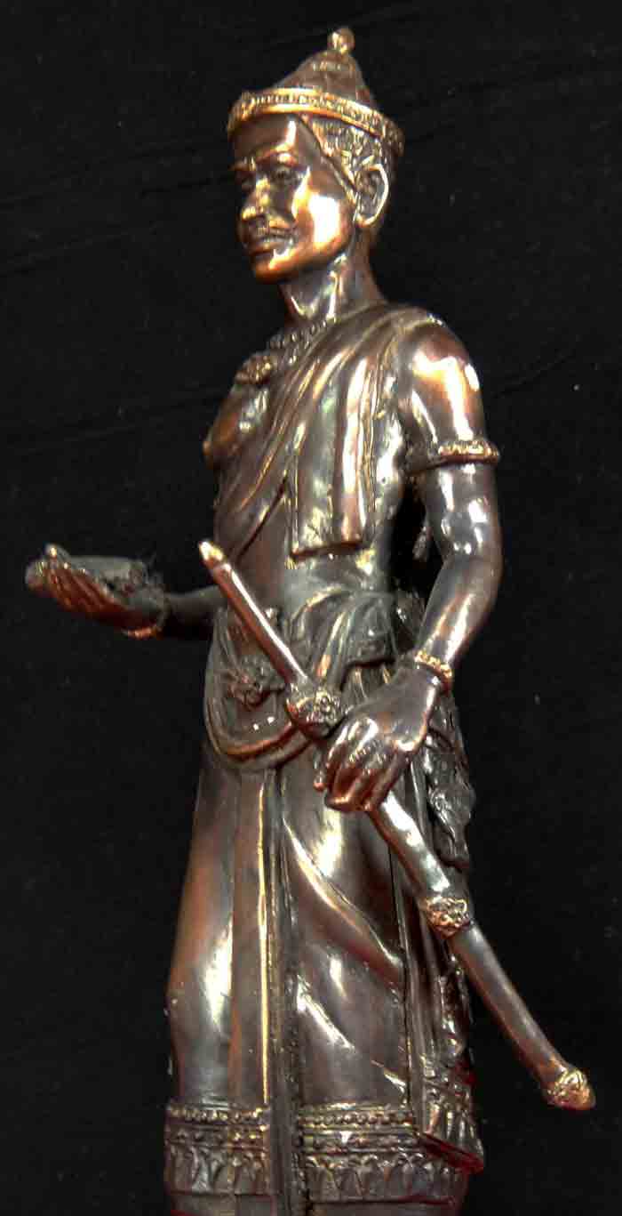 พ่อขุนศรีอินทราทิตย์ ขนาดบูชา ความสูง9.5 นิ้ว ฐาน 3 นิ้ว เนื้อโลหะผสมรมดำพระปฐมกษัตริย์ ราชวงศ์พระร่